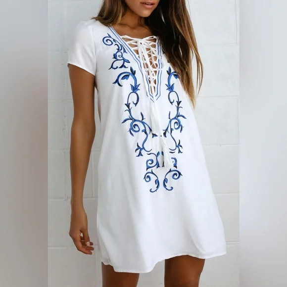 Lulu’s Down in Kokomo Ivory Floral Embroidered Shift Lace-up Dress, Size M, EUC - Picture 1 of 9
